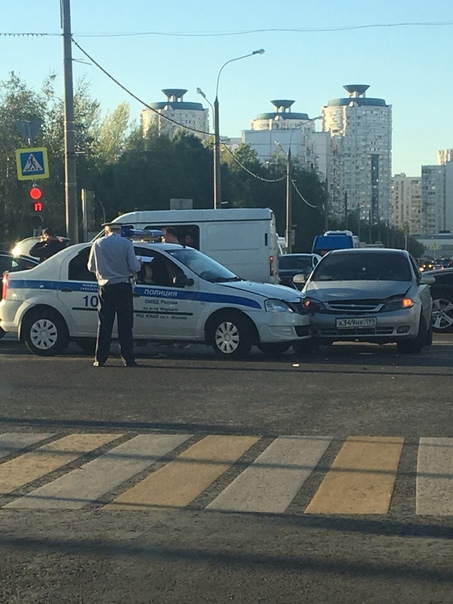 Новомарьинская пересечение с Мячковским бульваром.