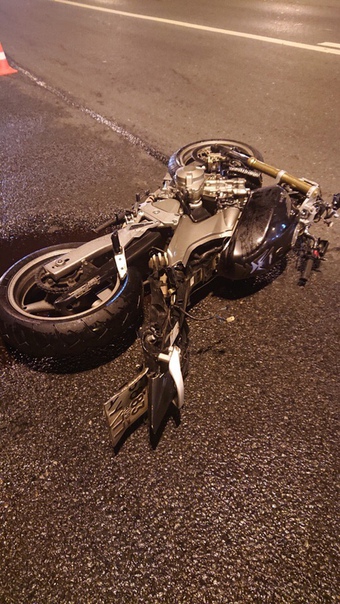 На Кутузовском проспекте 72 ночью погиб мотоциклист.