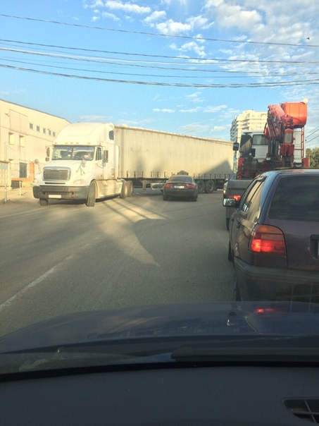 Авария в Ивантеевке около автоколонны, перекрыли обе полосы, актуально на 16-40