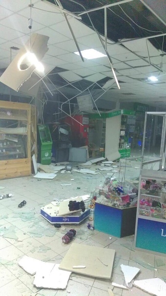 Сегодня в микрорайоне Климовск в ТЦ «Гранд Сити» взорвали банкомат.