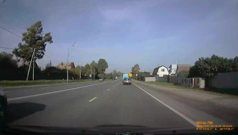 Вчера Алексей заметил странный ритуал двух грузовиков на въезде в Бронницы