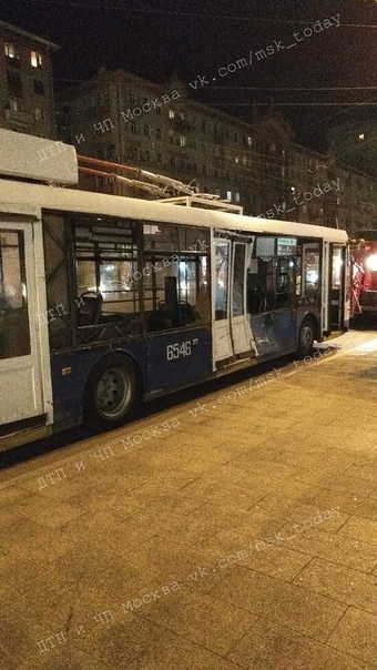 Грузовая машина Почты России протаранила троллейбус, есть пострадавшие