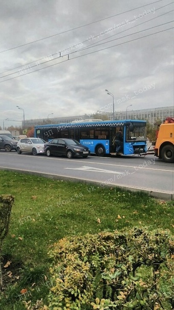 Варшавское шоссе в область, после Сумского проезда. Авто плюс автобус, возможно сломался.