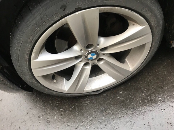 В 23:30 13.10.2018 в районе метро Жулебино был угнан автомобиль марки BMW 320i путём обмана . Возмож...