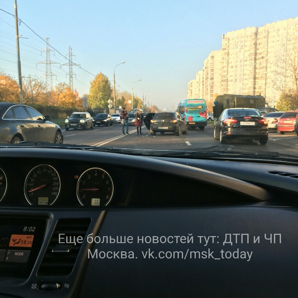 ДТП в Марьино на улице Поречная. Audi Mazda и ларгус. Актуально на 8:00