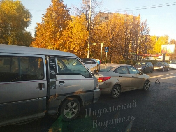 В Подольске, утренний , без того трудный, выезд с октябрьского проспекта скрасила ав...