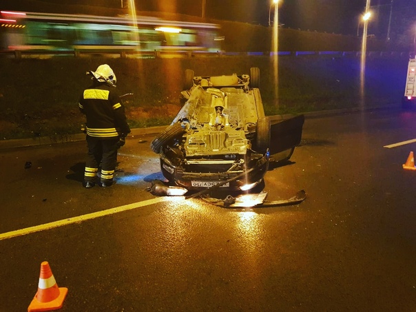 Вечером 15 октября по адресу Алтуфьевское шоссе, д. 40 произошло ДТП - опрокидование легкового автом...