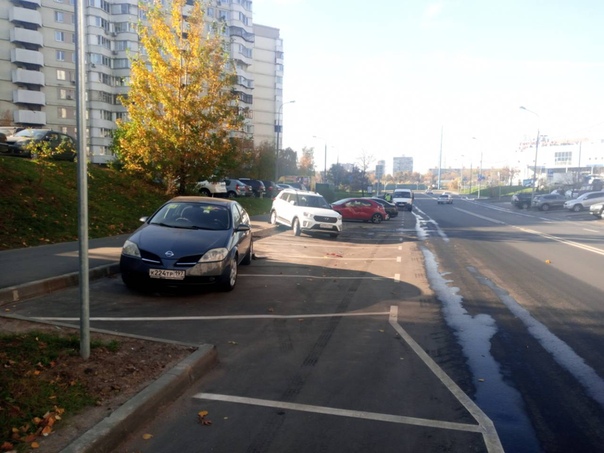 В  Новокосино на Суздальской 10/3, водитель мерседеса перебил припаркованные авто и с...