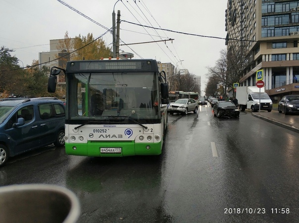 ДТП с автобусом, Новоясеневский проспект 9