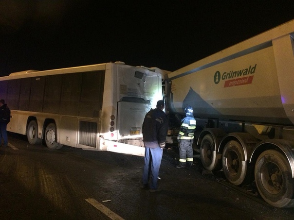 Спасатели извлекли выжившего после крупного ДТП на Ярославском шоссе водителя грузовика