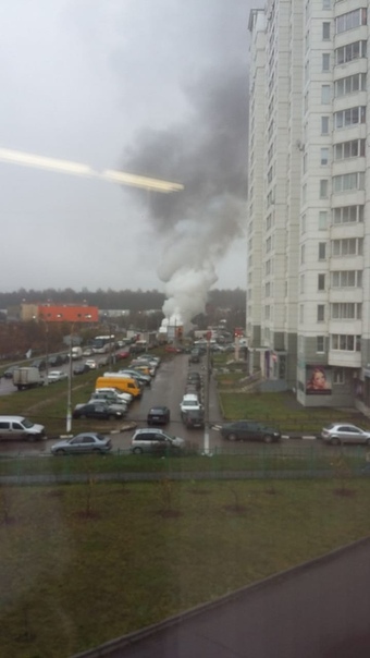 В Подольске загорелось авто на парковке