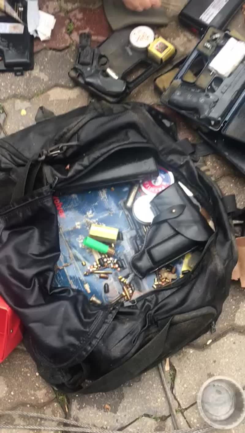 У Москва Сити, со дна реки, достали сумку с оружием