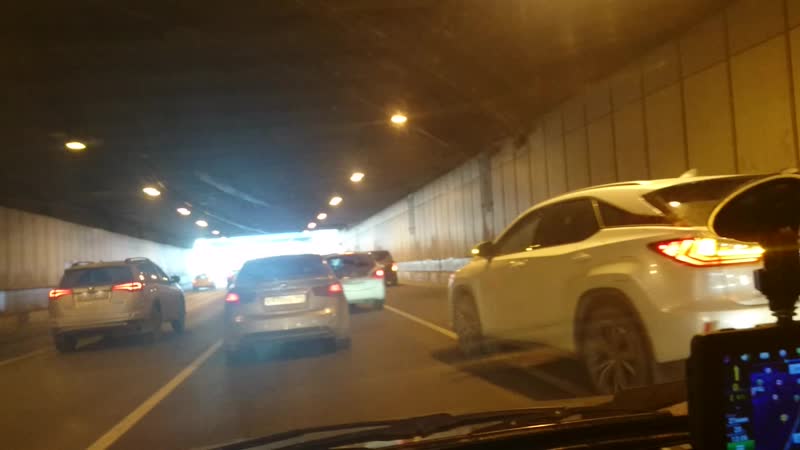 Яндекс Такси и Range Rover, выезд из Гагаринского тоннеля в сторону Варшавского шоссе