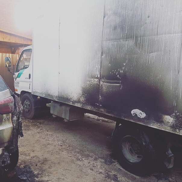 В Сергиевом Посаде облили горючей жидкостью и подожгли два автомобиля на Вифанской улице