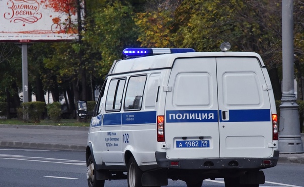 В Москве мужчина ранил полицейского ножом