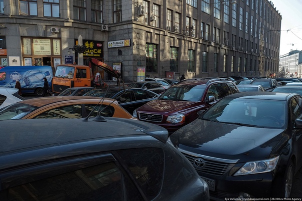 Доступ к 250 платным парковкам ограничили в связи с проведением дорожных работ на ряде улиц в центре...