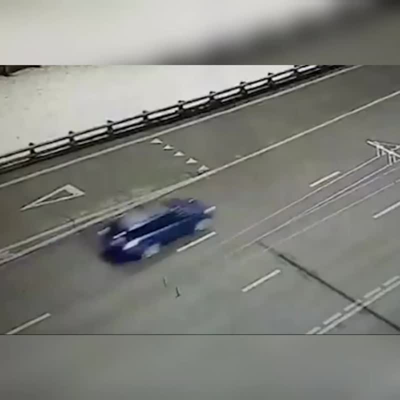 18-летний водитель на "Крайслере" устроил гонки с полицией в Москве.