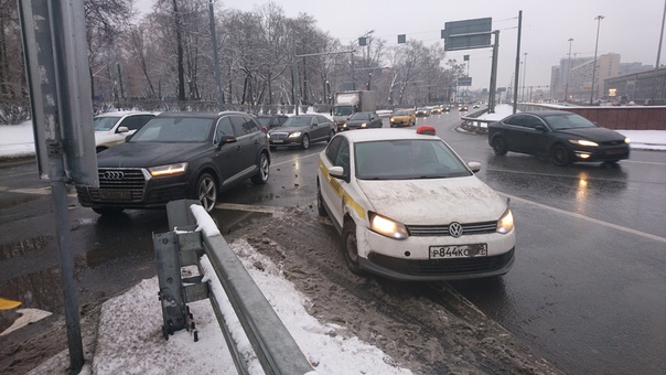 Таксист и audi не поделили Ленинградский проспект