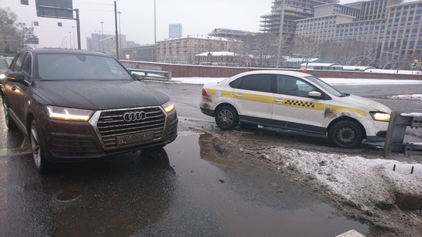 Таксист и audi не поделили Ленинградский проспект