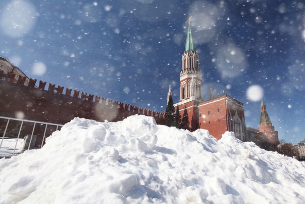 Всего за одну ночь в Москве выпало 11% месячной нормы осадков, и сугробы продержатся до весны. Снего...