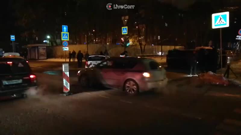 В Москве на Сиреневом бульваре произошло столкновение кареты «скорой помощи» и легкового автомобиля....
