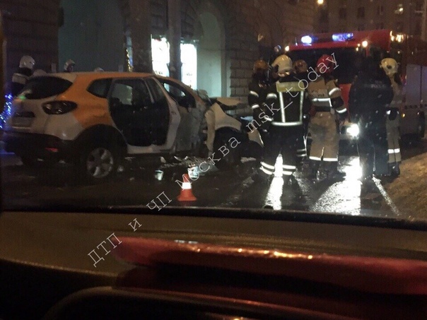 Останкино, улица Бочкова, актуально 01:16  каршеринг влетел в столб, водитель живой, скорее всего в ...