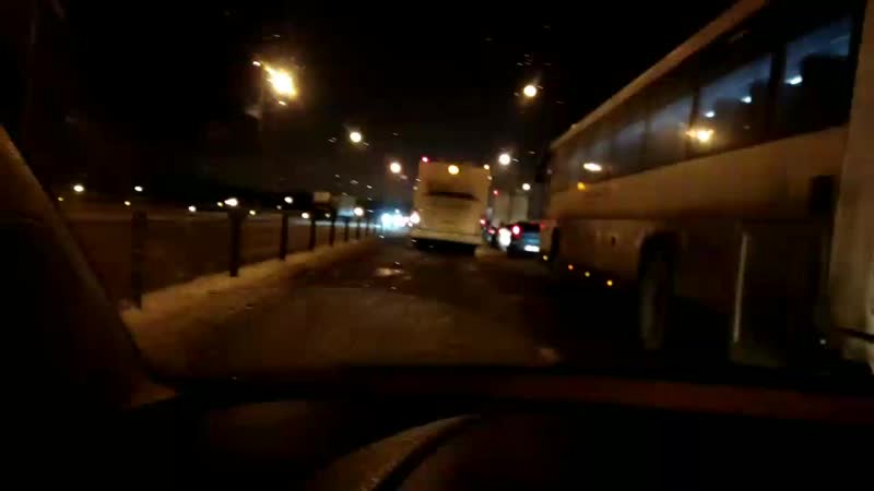 Авария на мосту через М4 из области в город Домодедово. Растащат явно не скоро, выби...