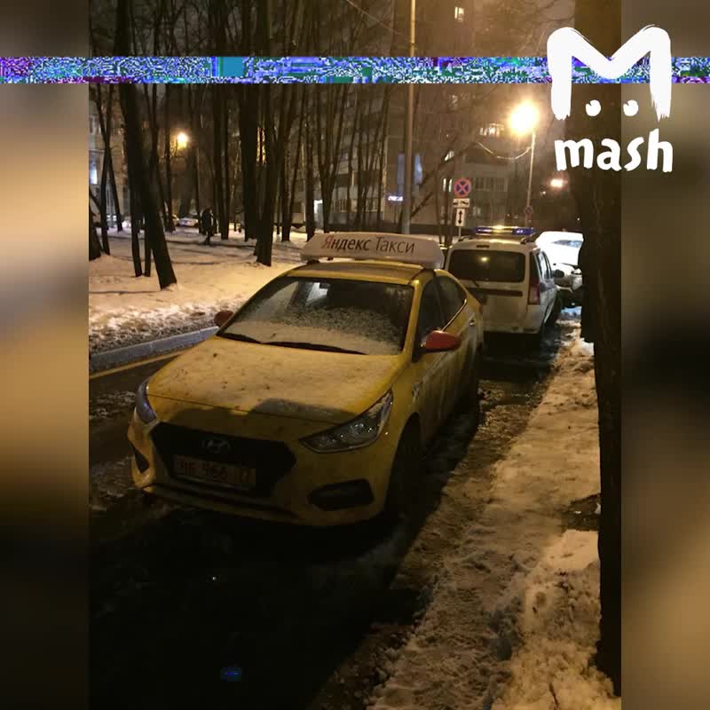 В одном из московских дворов нашли мертвого водителя "Яндекс. Такси" в рабочей машине. Два дня люди ...