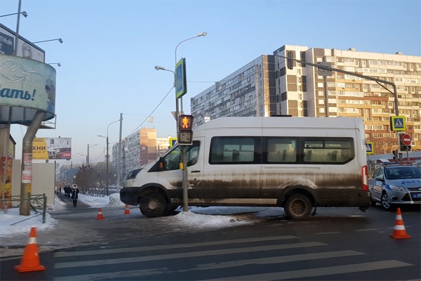 В Зеленограде водитель микроавтобуса Ford Transit скончался во время движения.