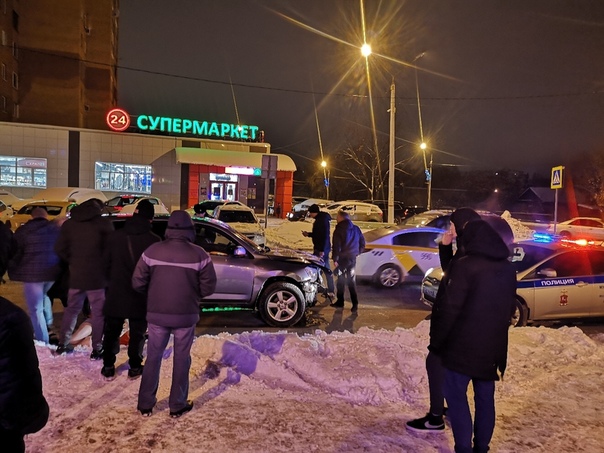 Пьяный мужчина повредил 20 машин на улице Дергаевская в Раменском