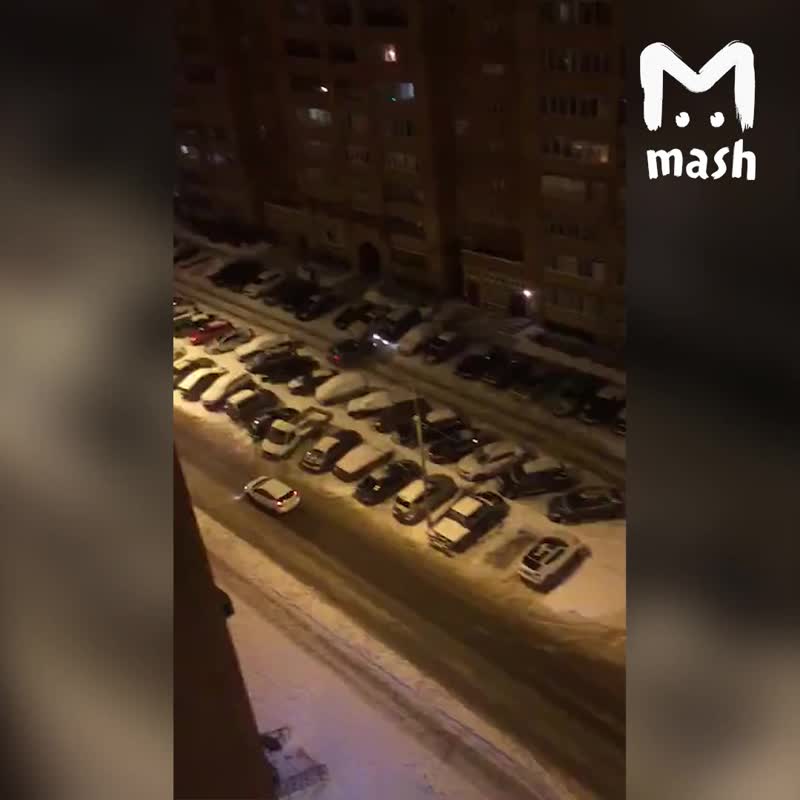 В подмосковном Раменском припозднившийся местный житель, пытаясь припарковаться, разбил 13 авто. Ког...