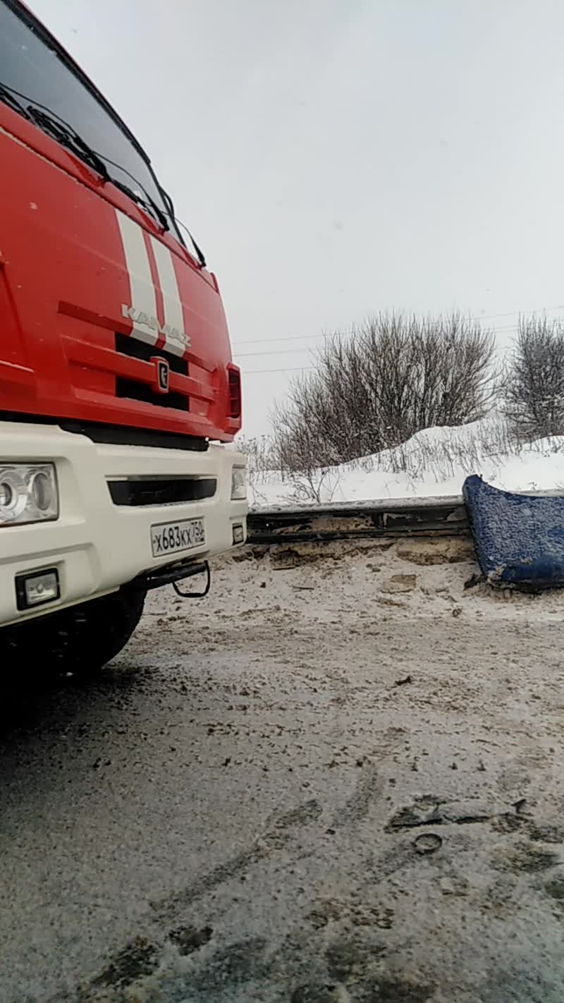 Сегодня днем в Подмосковье, на трассе М-5 под Луховицами произошло серьёзное ДТП.