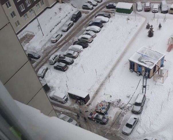 Сегодня на Белорусской улице в Одинцово жители одного из домов пол дня искали водител...