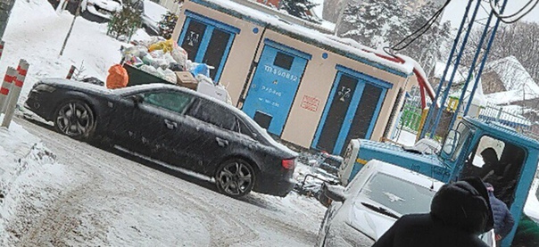 Сегодня на Белорусской улице в Одинцово жители одного из домов пол дня искали водител...