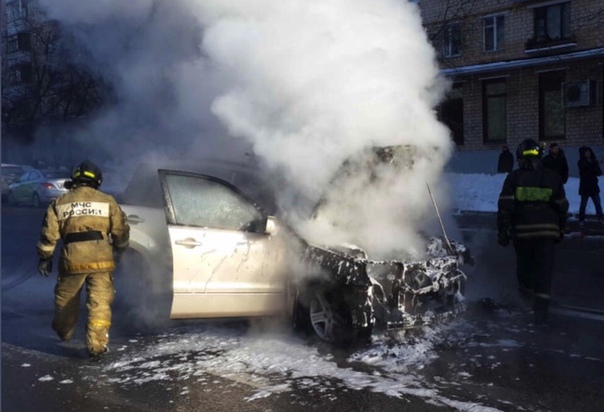 Затор от Третьего транспортного кольца образовался на Бутырском Валу из-за возгорания автомобиля.
