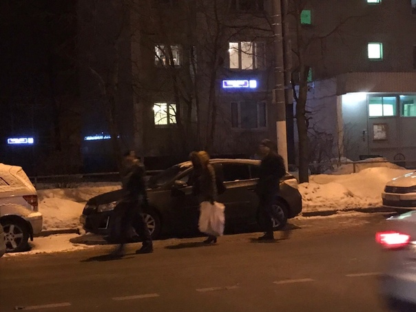 Челябинская 6, чёрный гелентваген сбил женщину и скрылся с места ДТП. По дороге разбил 3 машины у Че...