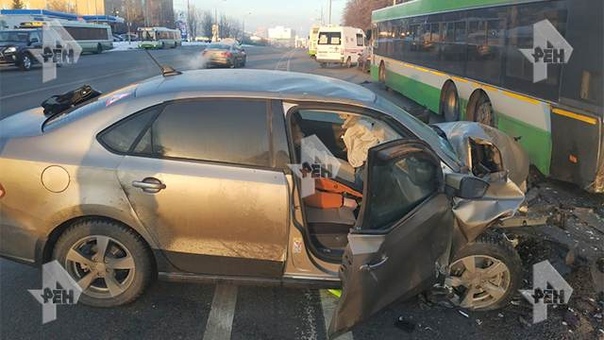 Смертельная авария с участием автобуса и легкового автомобиля произошла на улице Обручева в Москве.