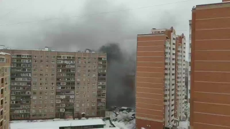 В Люберцах @Октябрьский проспект 14 горит квартира весь двор и дом в дыму