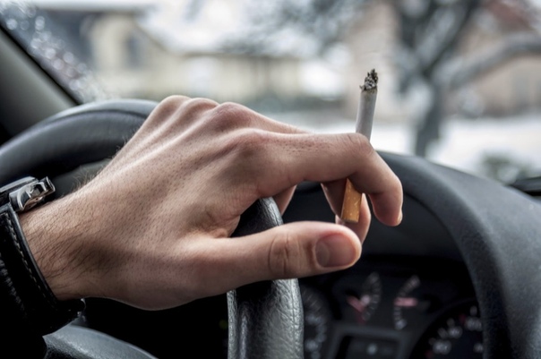В Госдуме полагают, что процесс курения табака отвлекает водителя не меньше, чем разговоры по телефо...