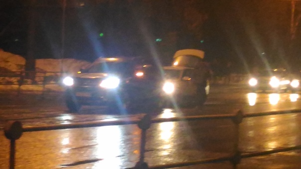 Перовская улица. Таксист догнал джип возле ЗАГСа.