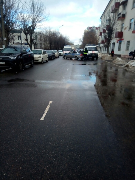 В Солнечногорске у ТЦ "Сенеж" тоже эвакуация и перекрытие движения.