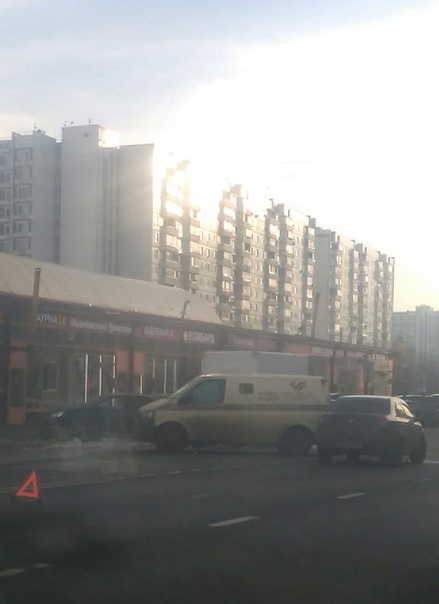 Кировоградская улица в сторону Сумской улицы. У китайской фигни разбита вся морда
