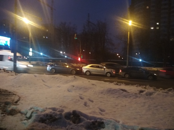 ДТП сразу за перекрёстком улиц Профсоюзная/Генерала Антонова в сторону центра.