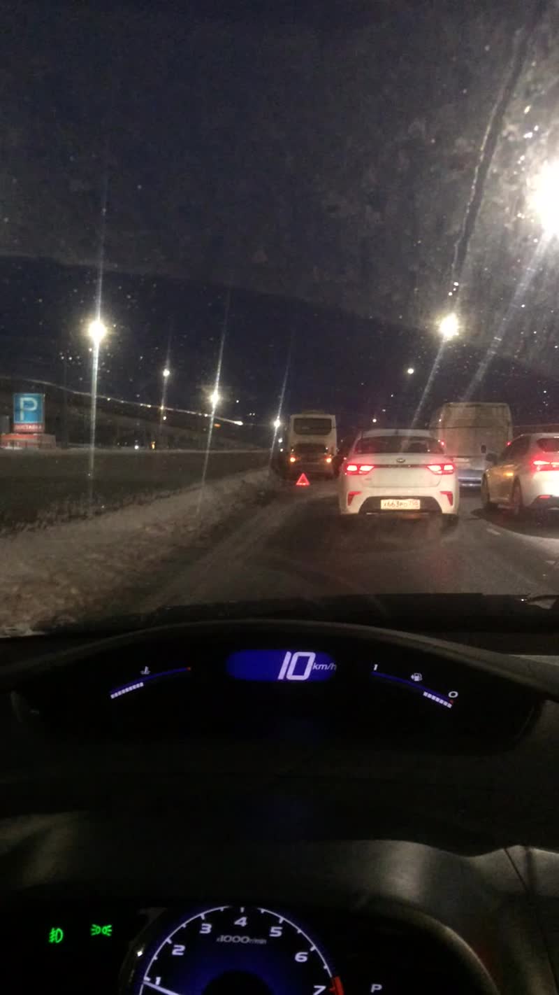 На Шереметьевском шоссе у терминала Д в сторону Дмитровки притерлись 3 тачки странным образом. Проех...