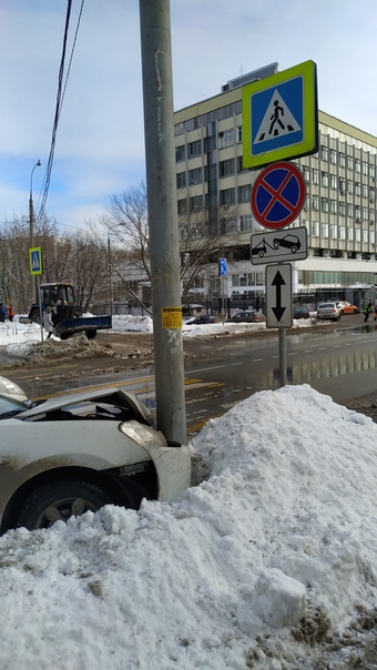 Луганская д.7 к.2 все живы, пострадавших нет пешеход продолжил движение)))