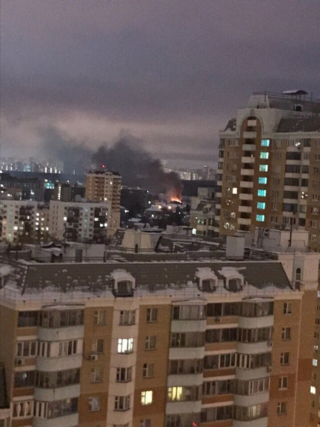 На пожар из далека. Где-то в районе Киевского шоссе.