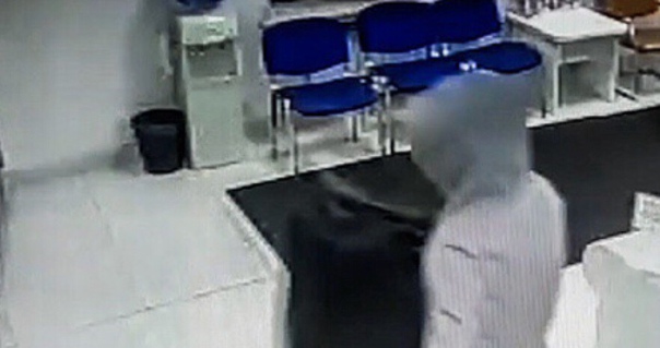 32-летний житель Люберец совершил нападение на банк, в котором ранее взял кредит. Он напал на органи...