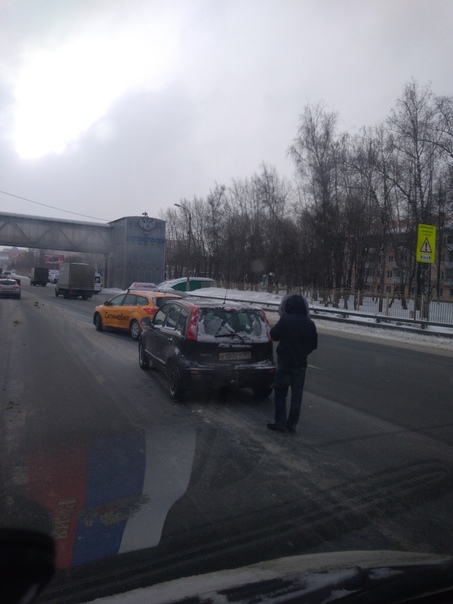 Трасса в аэропорт Домодедово , таксипортация после поворота на развилку