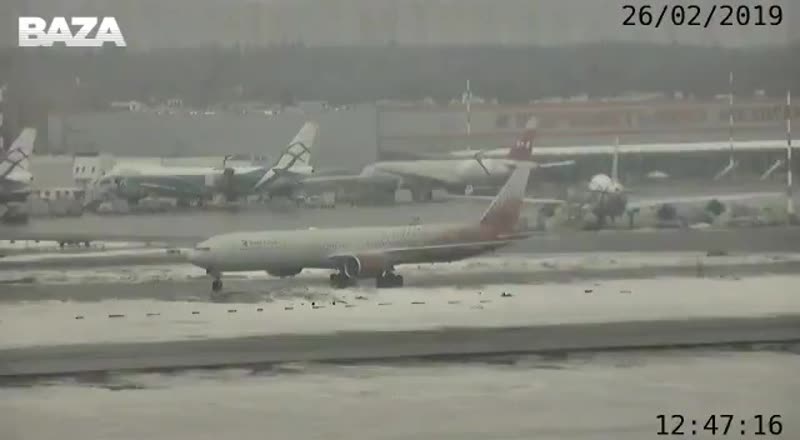 Появилось видео "дрифта" бизнес-джета в аэропорту Шереметьево
