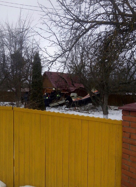 Легкомоторный самолет разбился в Коломенском районе Подмосковья. Он упал на территории дачного товар...